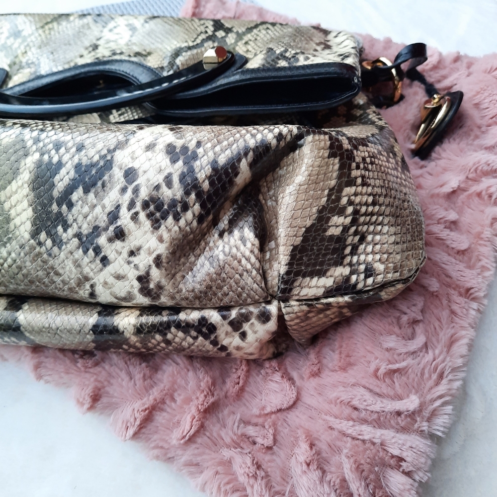 Made in Italy Francesco Biasia Snakeskin Messenger Flap Convertible Shoulder Bag - Picture 6 of 11